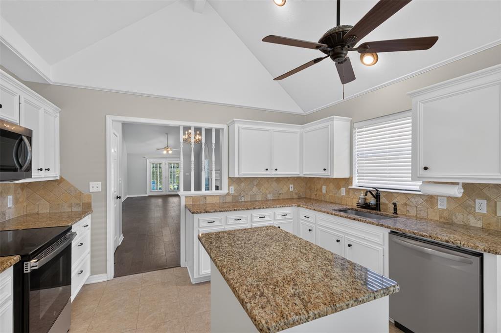 544 Honeygold Drive Property Photo 10