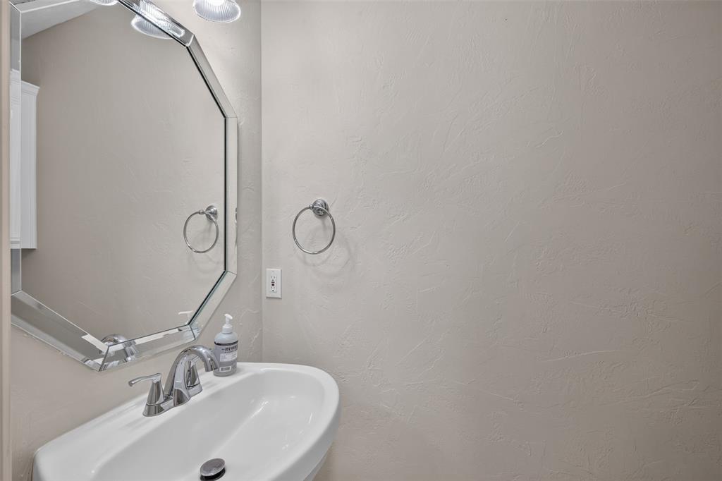 544 Honeygold Drive Property Photo 15