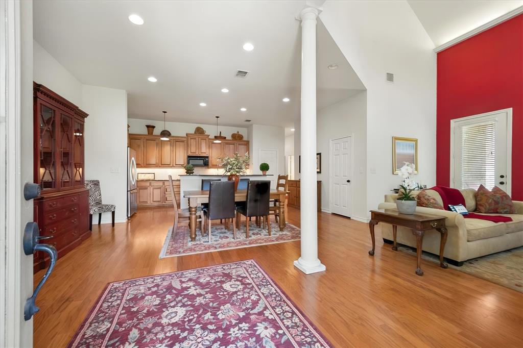 6668 Shady Glen Circle Property Photo 3