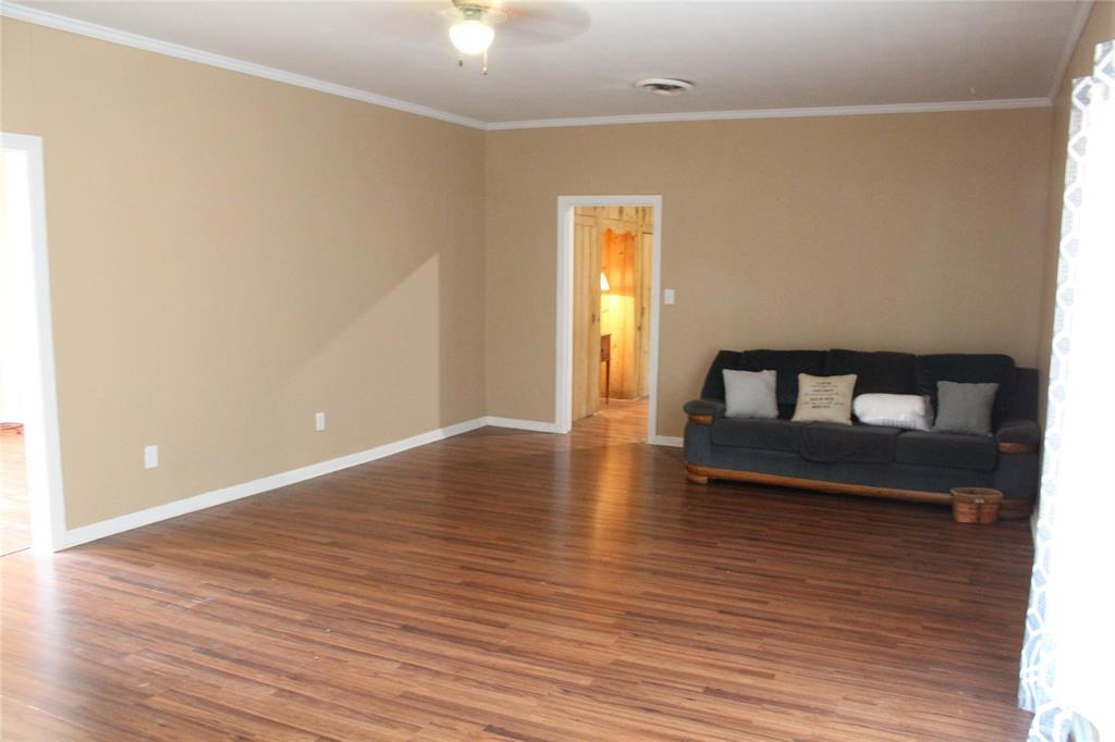 400 E Main Street Property Photo 7
