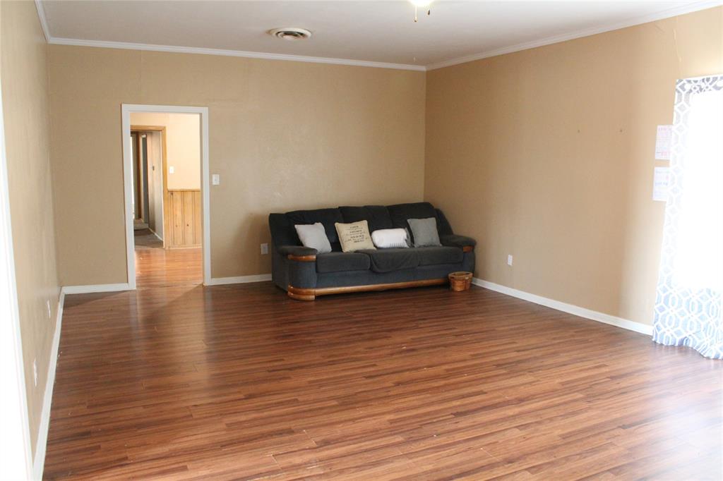 400 E Main Street Property Photo 8