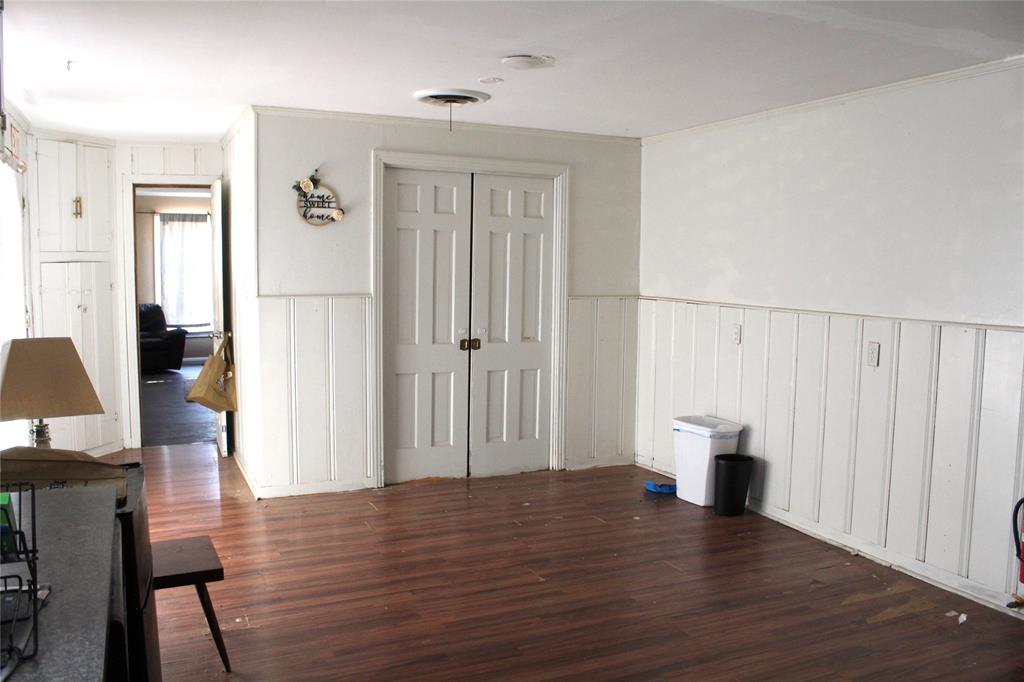 400 E Main Street Property Photo 17