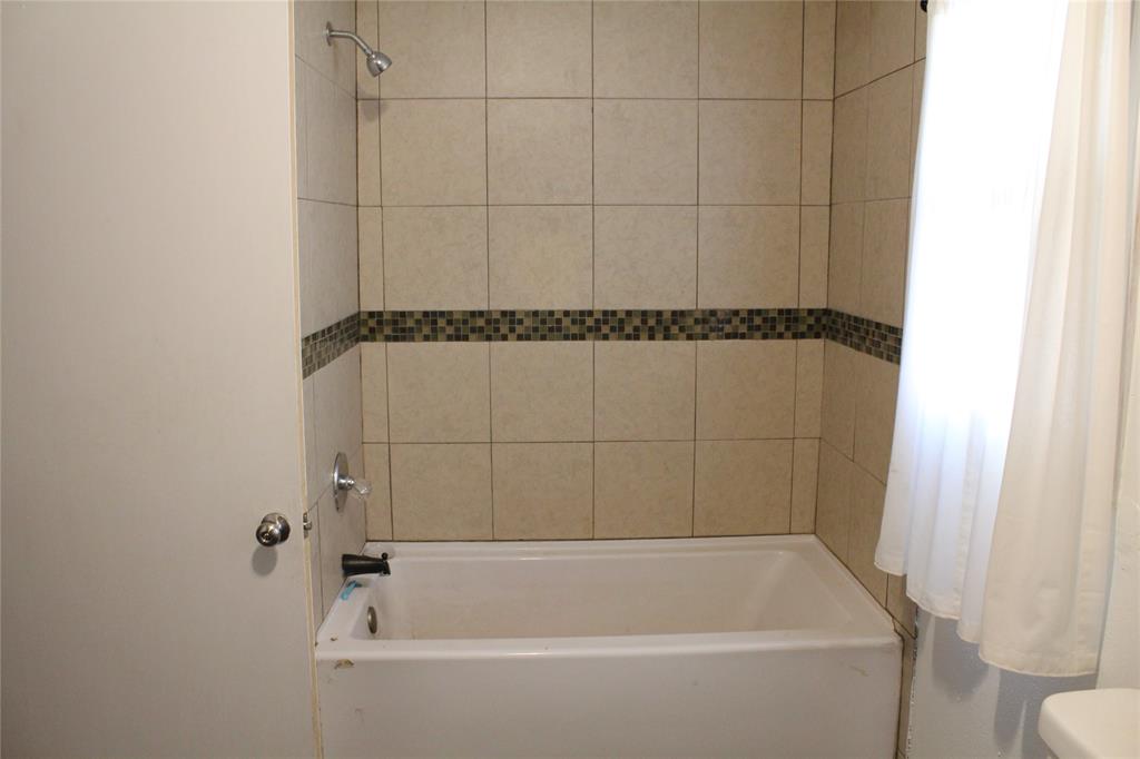 400 E Main Street Property Photo 31