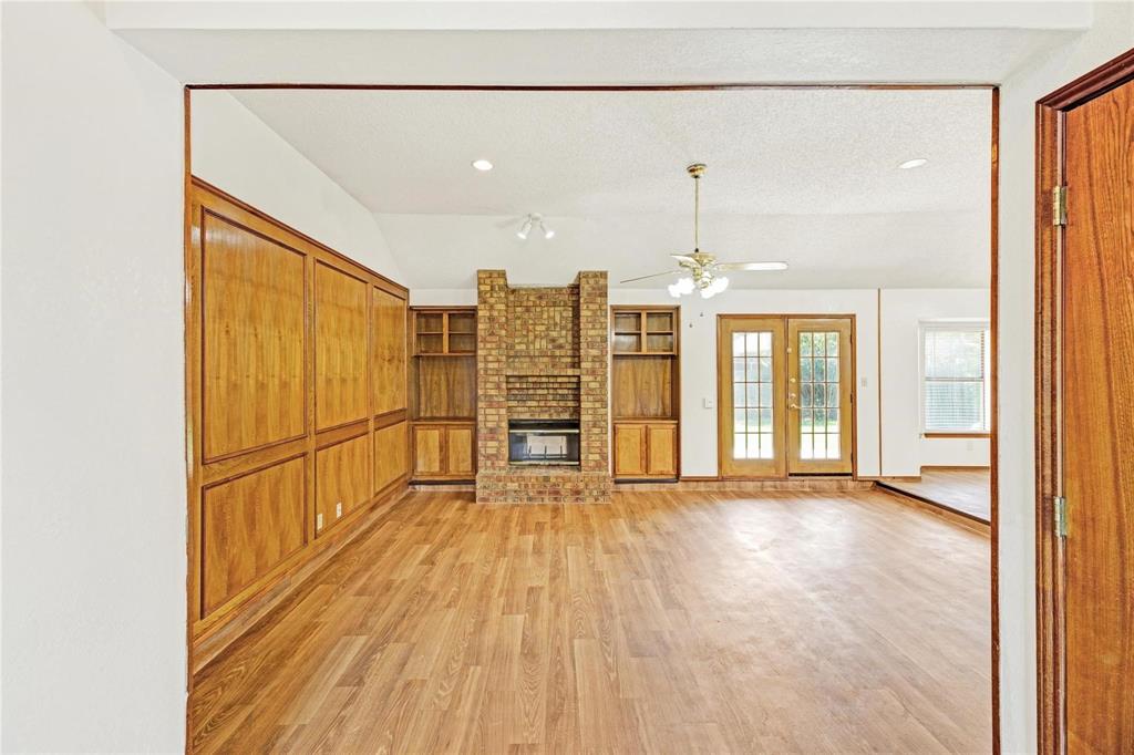 810 Castleview Drive Property Photo 4