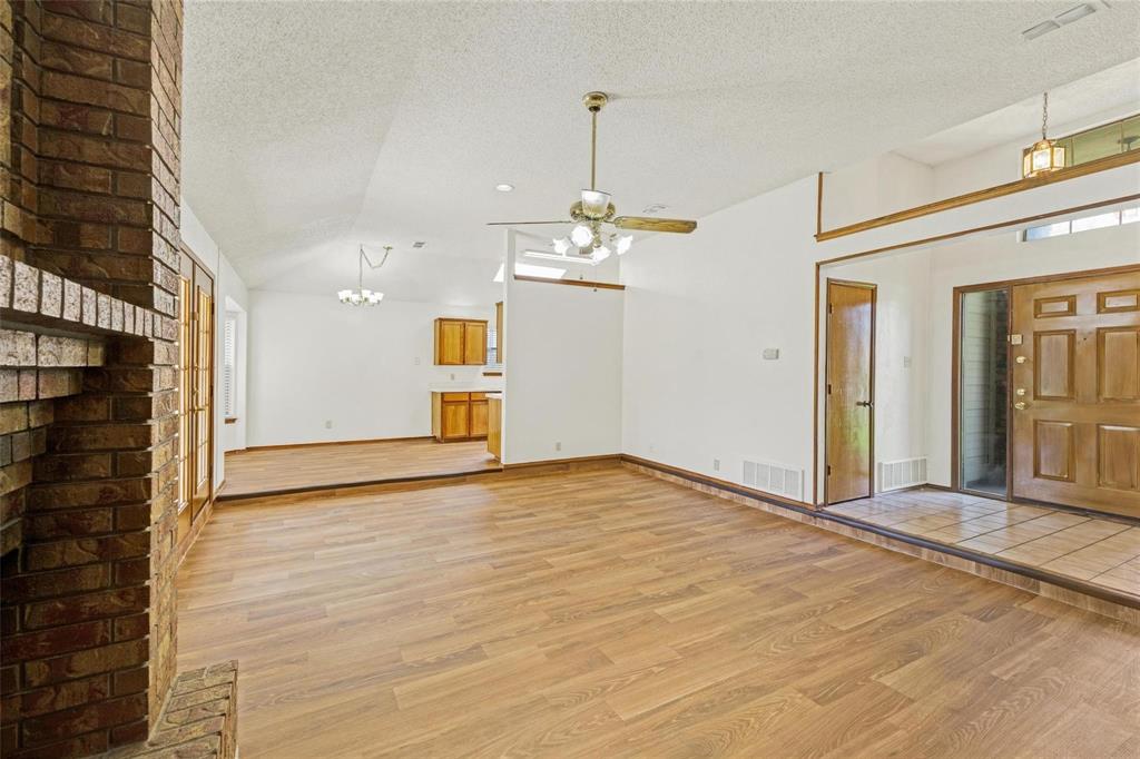 810 Castleview Drive Property Photo 6