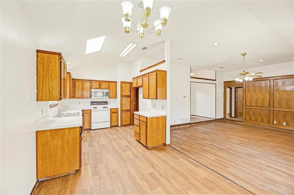 810 Castleview Drive Property Photo 9