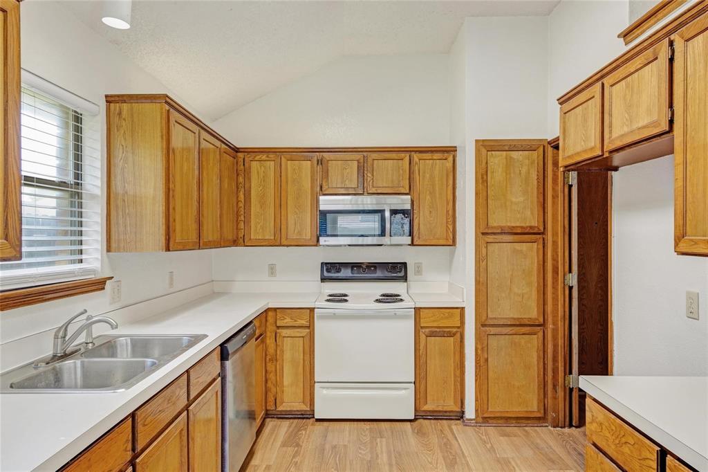810 Castleview Drive Property Photo 10