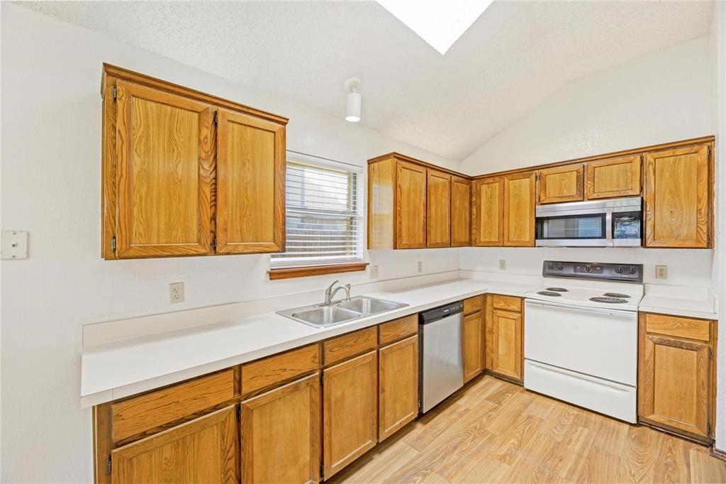 810 Castleview Drive Property Photo 11