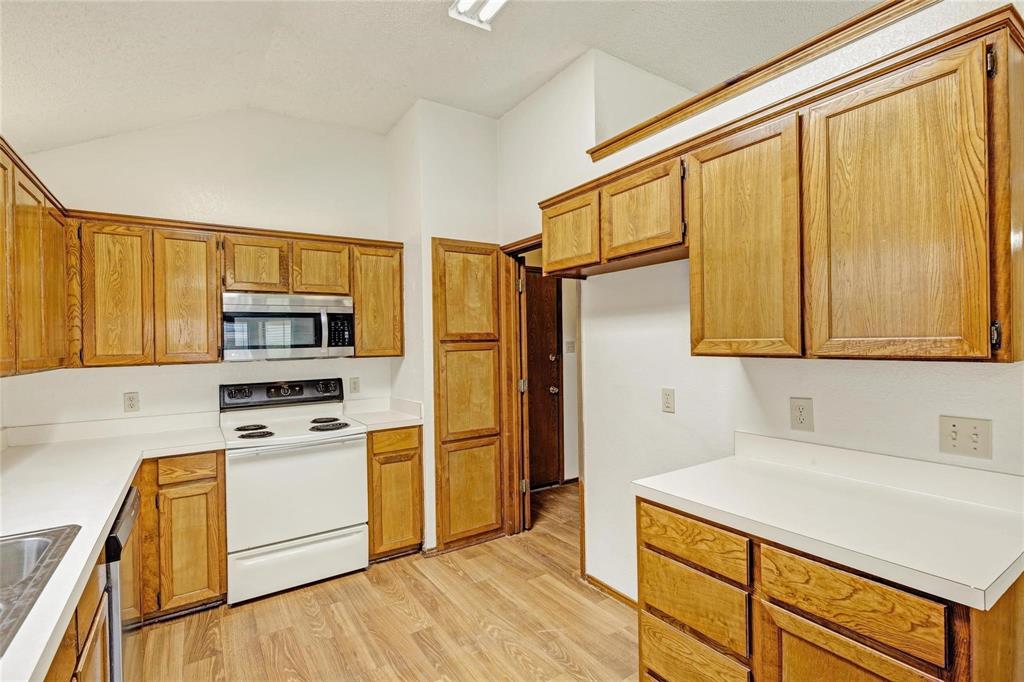 810 Castleview Drive Property Photo 12