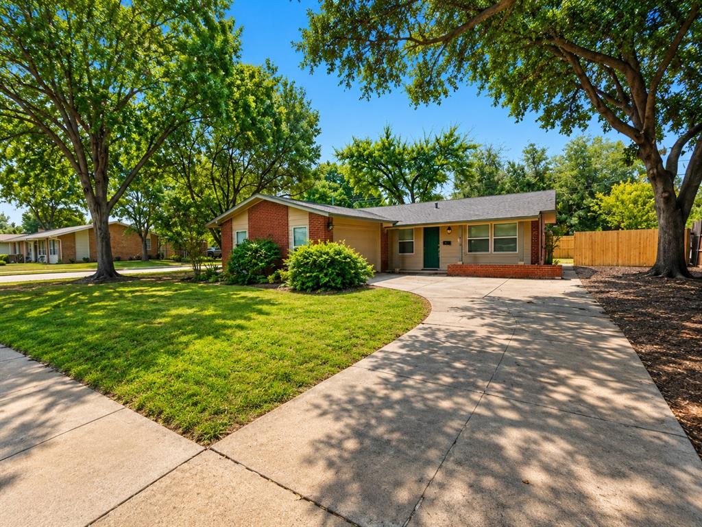 901 Melrose Drive Property Photo 1
