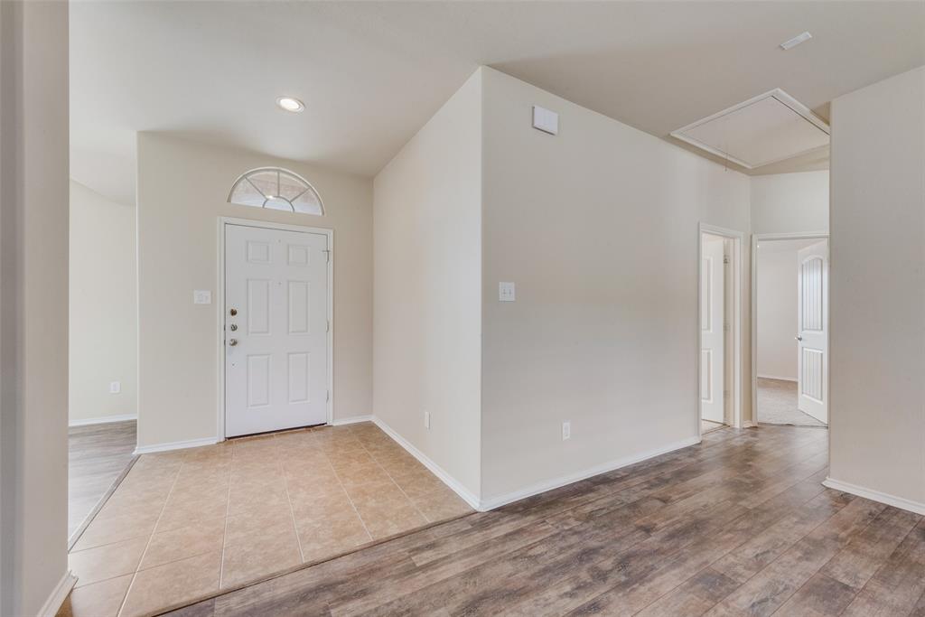 1077 Hampton Bay Drive Property Photo 4