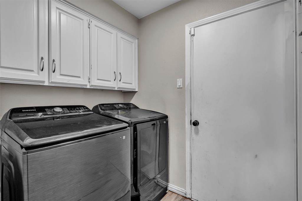3813 Lynbrook Lane Property Photo 17