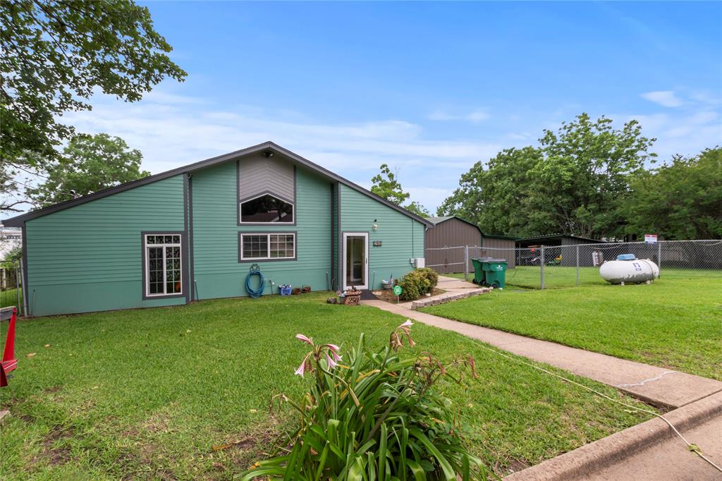 250 Whispering Oaks Trail Property Photo 4