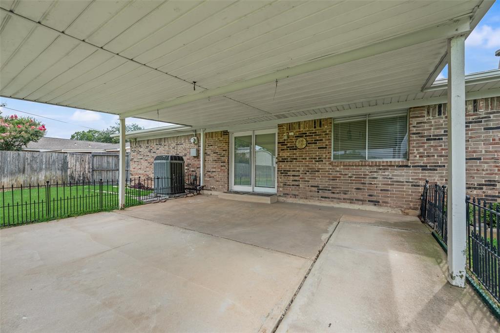 2132 Meandering Drive Property Photo 17