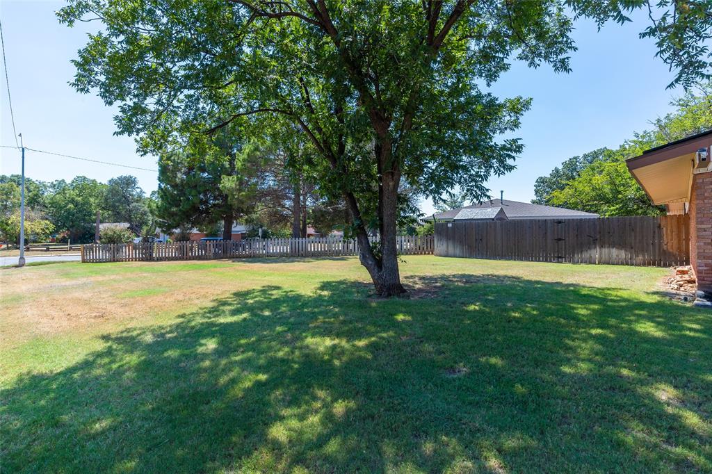 1002 Westwood Drive Property Photo 3