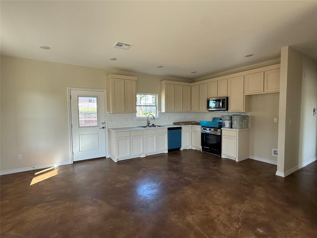 1882 County Road 1154 Property Photo 13