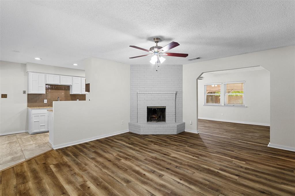 5001 Darrow Lane Property Photo 3