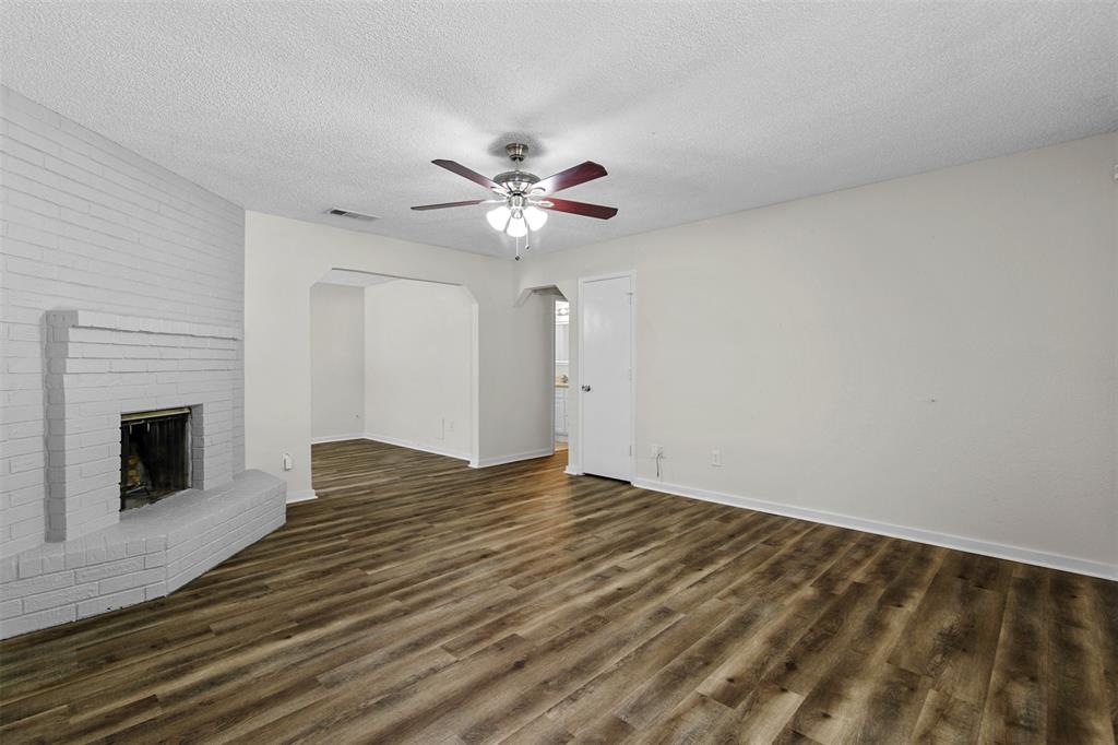 5001 Darrow Lane Property Photo 4
