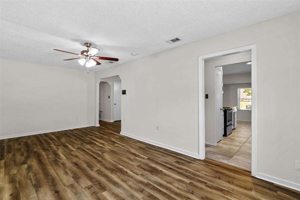 5001 Darrow Lane Property Photo 8