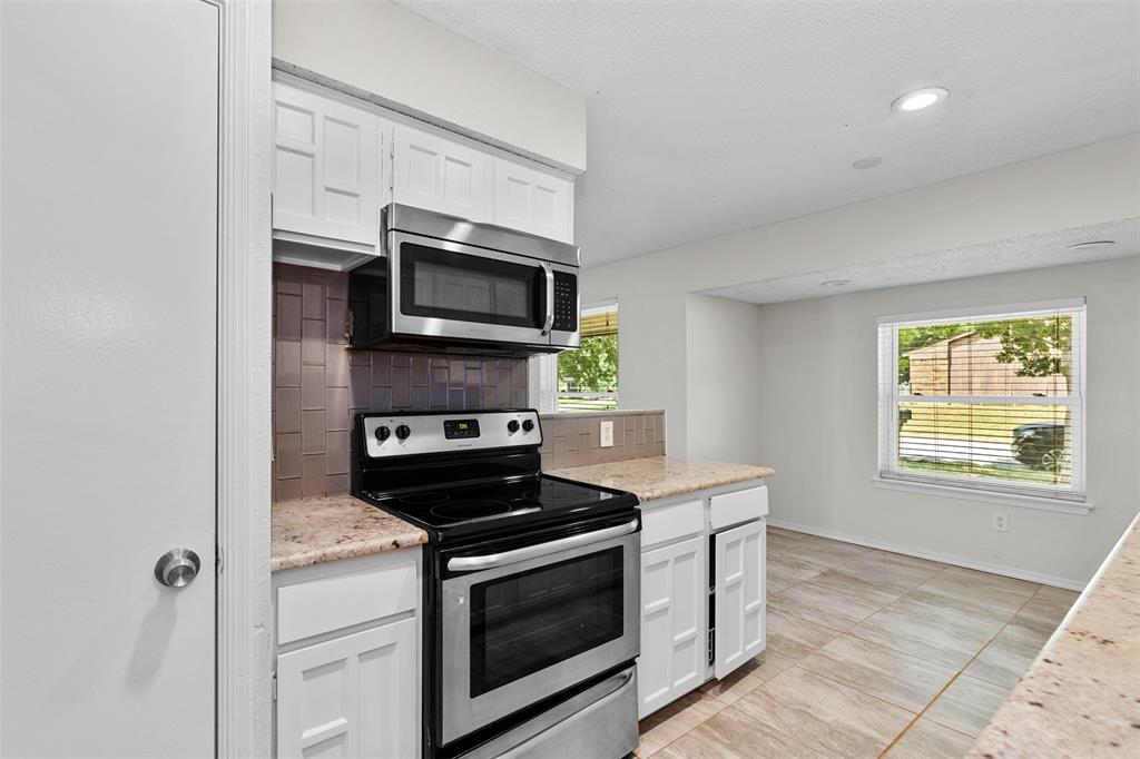 5001 Darrow Lane Property Photo 10
