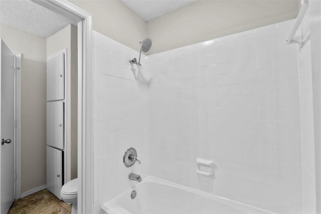 5001 Darrow Lane Property Photo 15