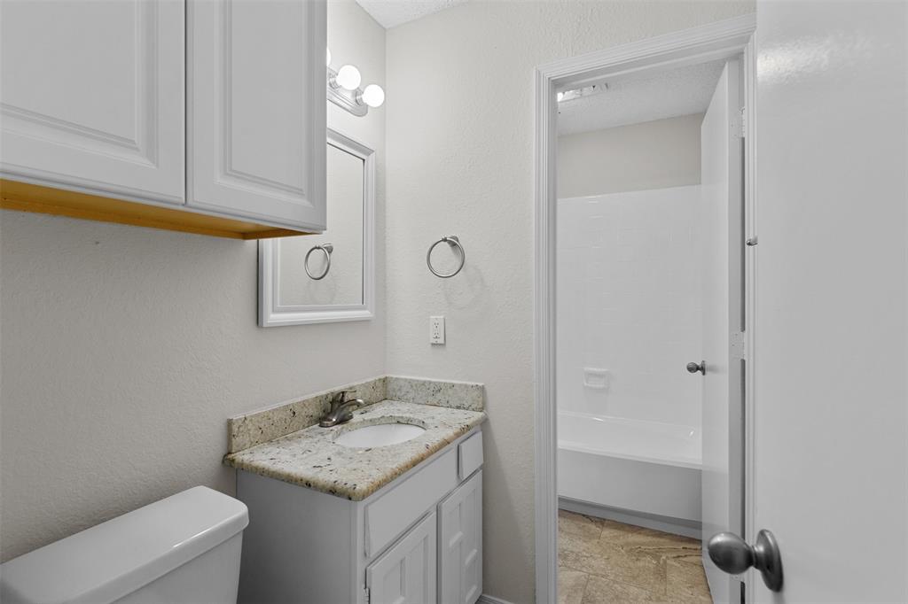 5001 Darrow Lane Property Photo 16