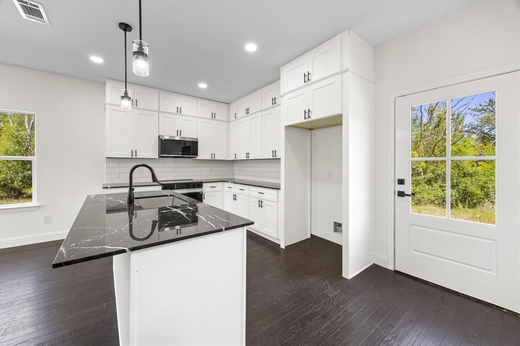 5660 Lone Star Circle Property Photo 7