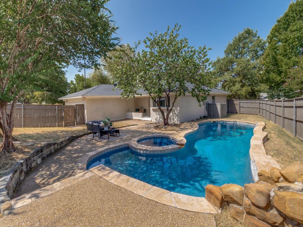 9008 Flicker Lane Property Photo 1