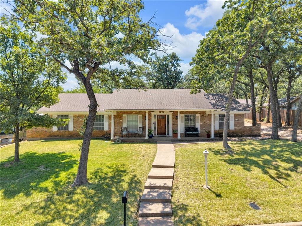 207 Walnut Way Property Photo 1