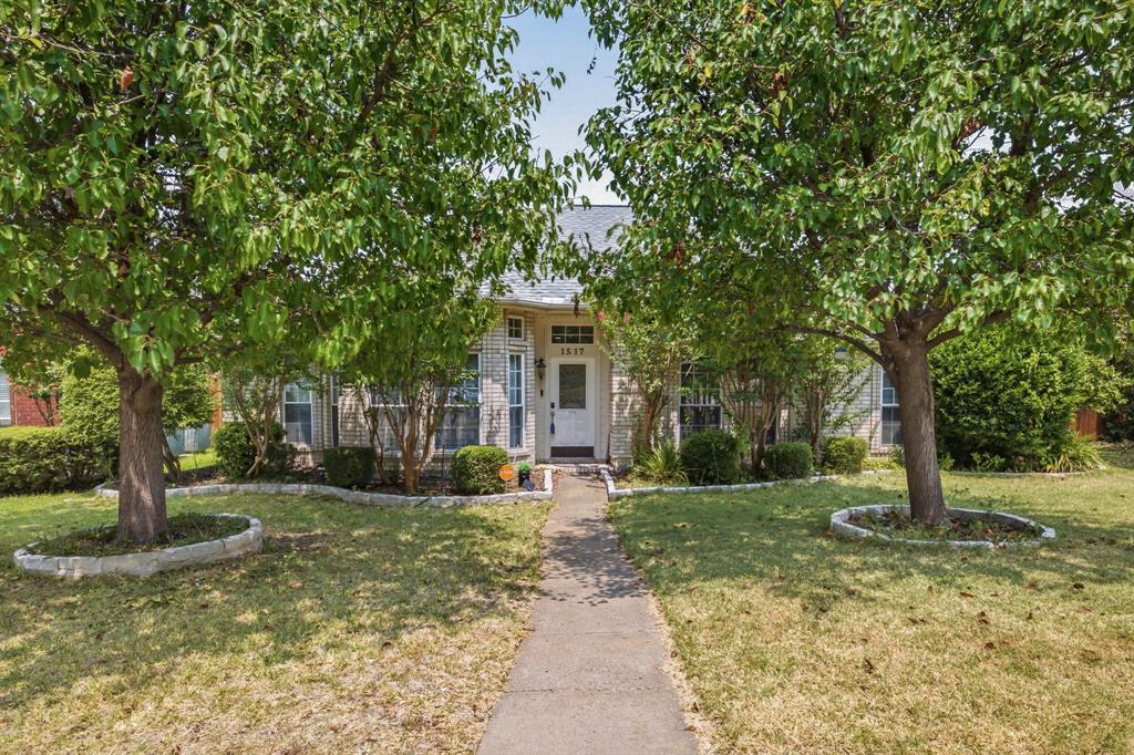 1517 Palisades Drive Property Photo 1