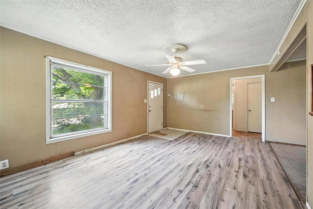 414 S Broadway Street Property Photo 8
