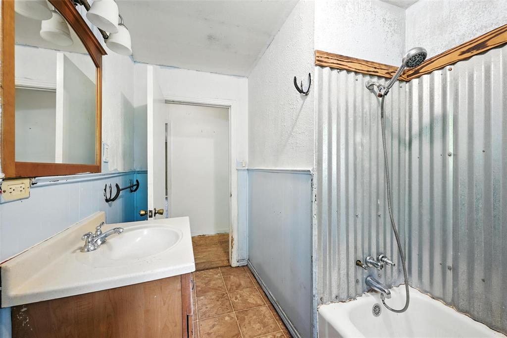 414 S Broadway Street Property Photo 24