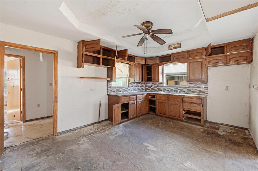 604 S Spears Street Property Photo 8