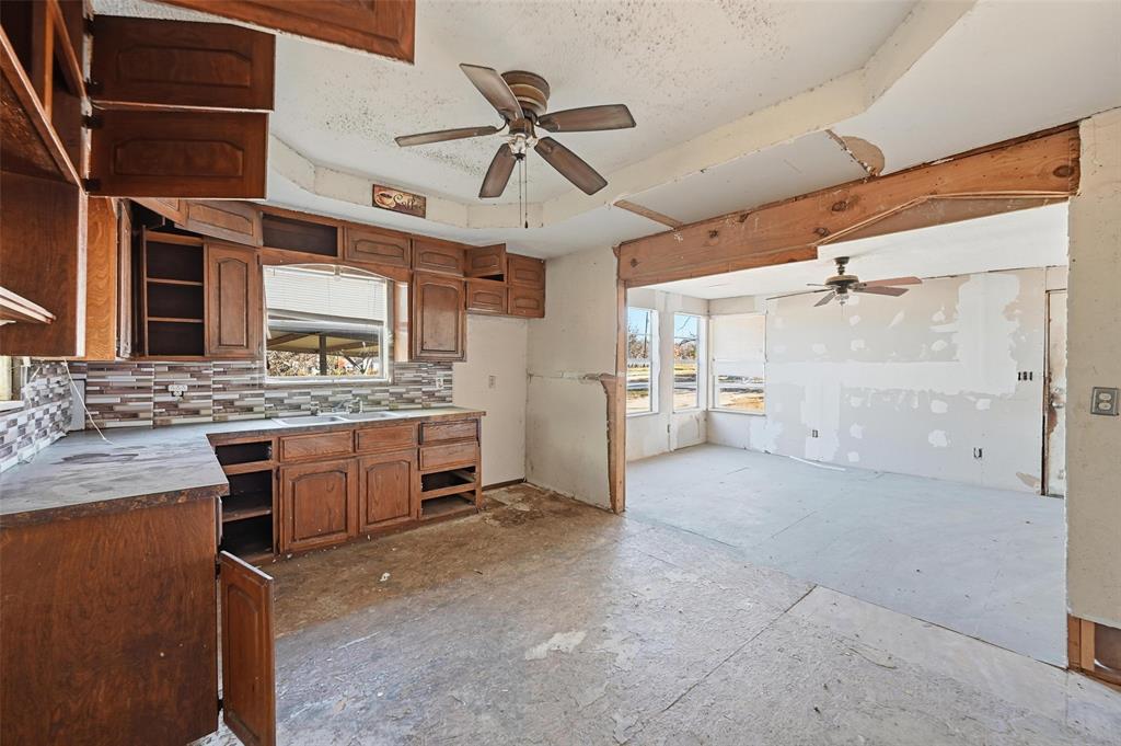 604 S Spears Street Property Photo 10