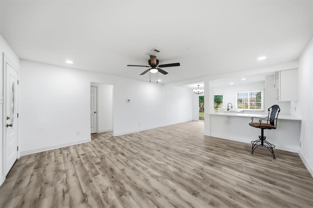 10124 Shayna Drive Property Photo 6