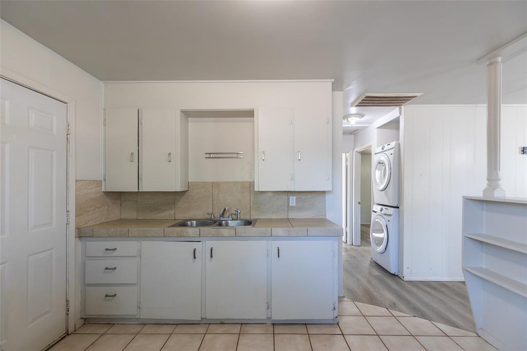 3126 S 4th Street Property Photo 9