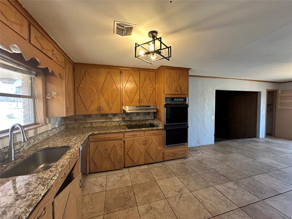 1308 Lion Street Property Photo 11