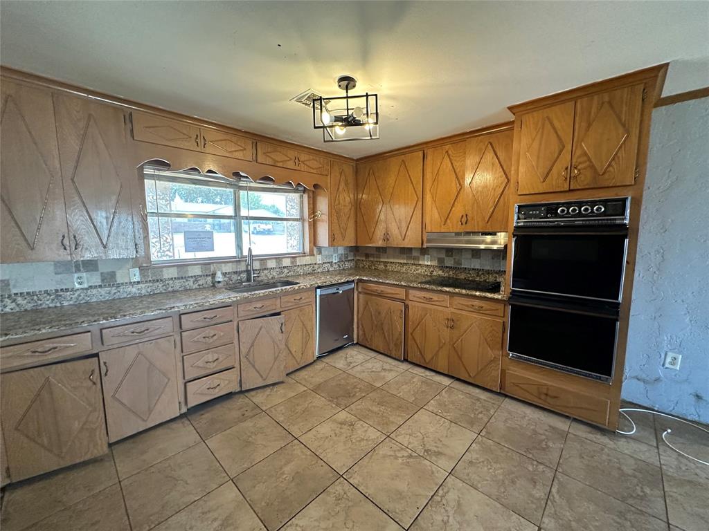 1308 Lion Street Property Photo 13