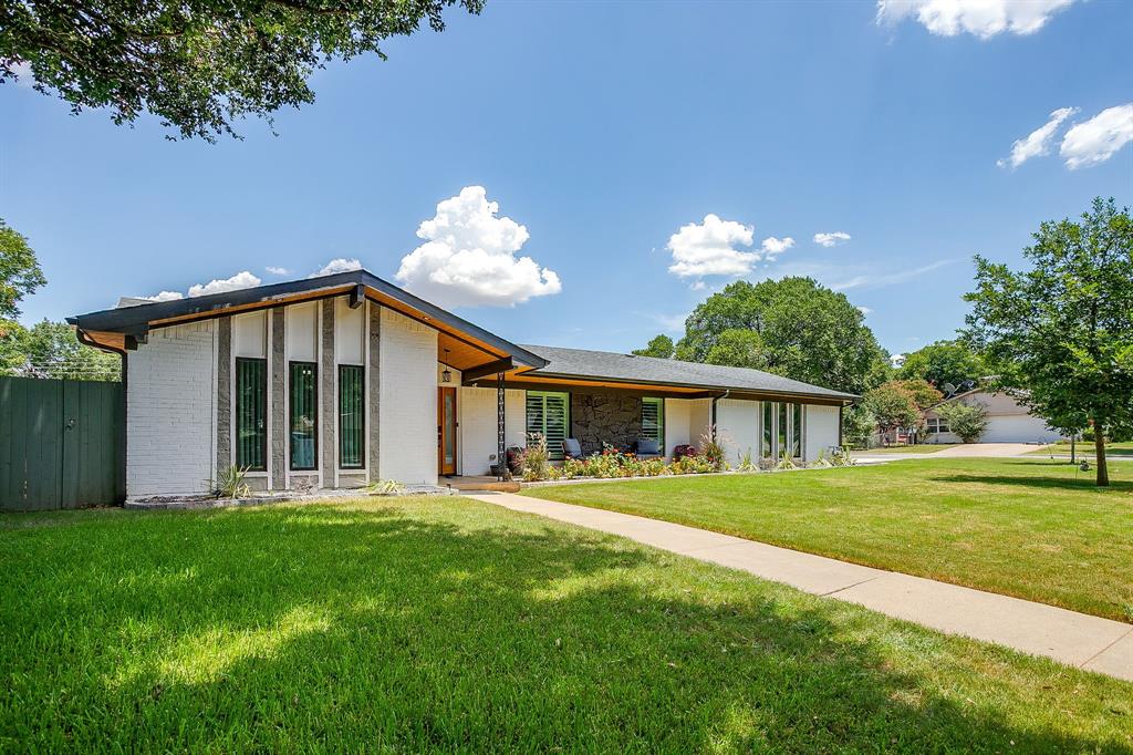 400 Glenn Drive Property Photo 1