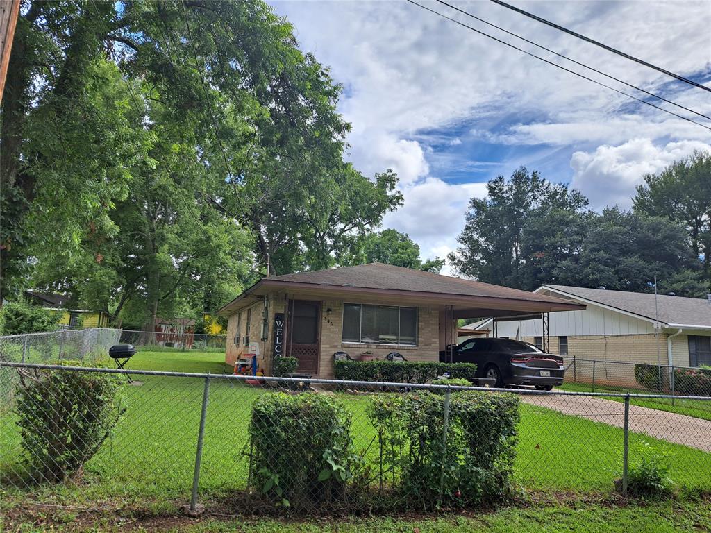 546 Barry Street Property Photo 1