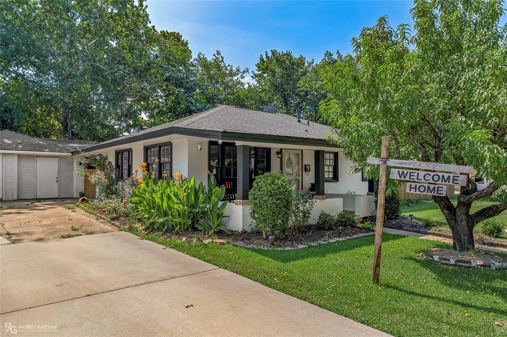 208 S Youree Street Property Photo 1