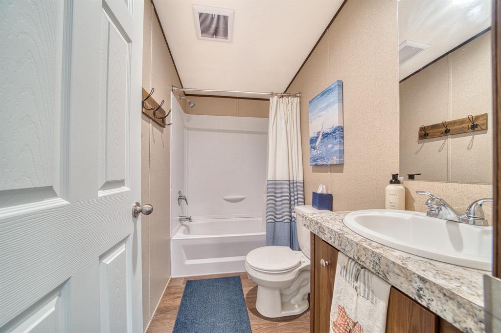 405 County Road 2601 Property Photo 23