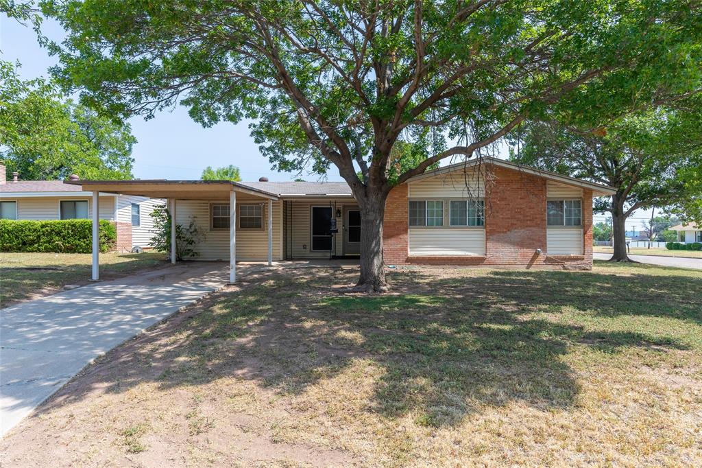 2502 Bennett Drive Property Photo 1