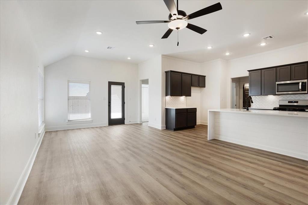 4300 Hummingbird Drive Property Photo 4