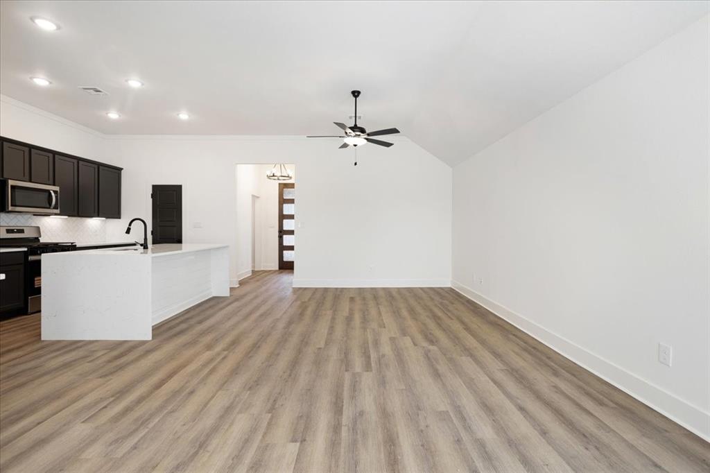 4300 Hummingbird Drive Property Photo 6