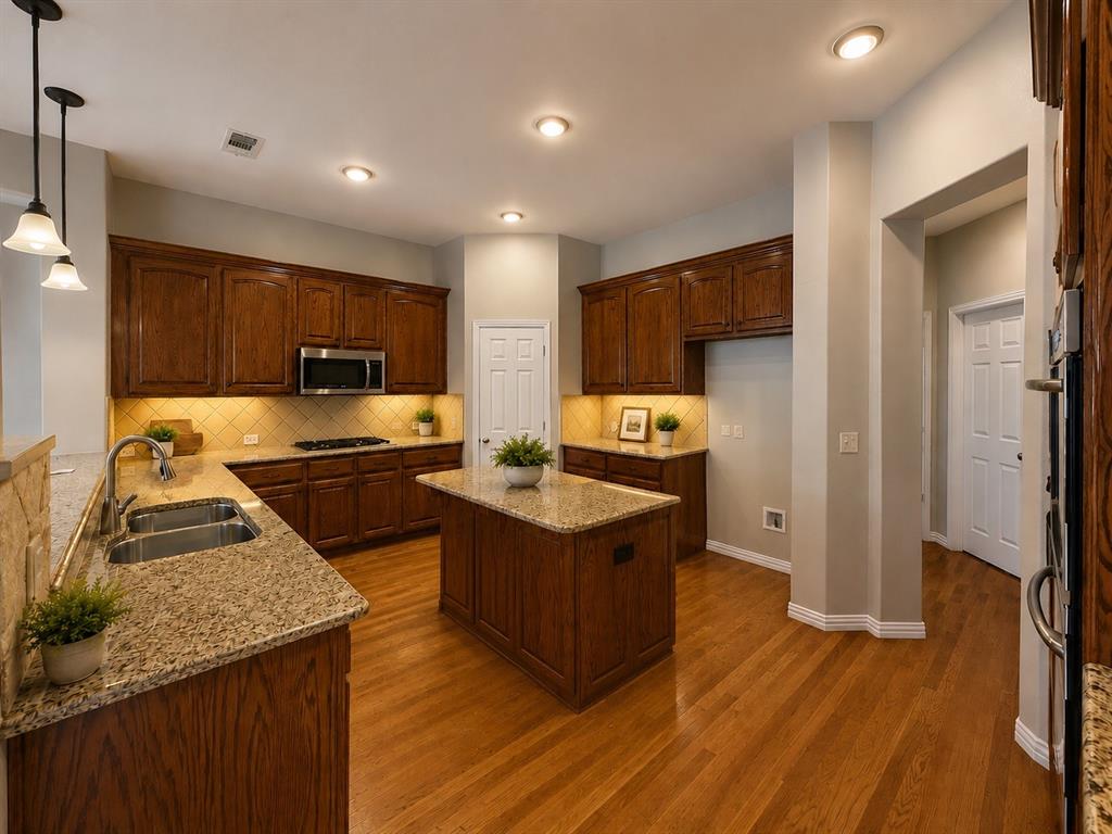 12204 Skipper Drive Property Photo 8