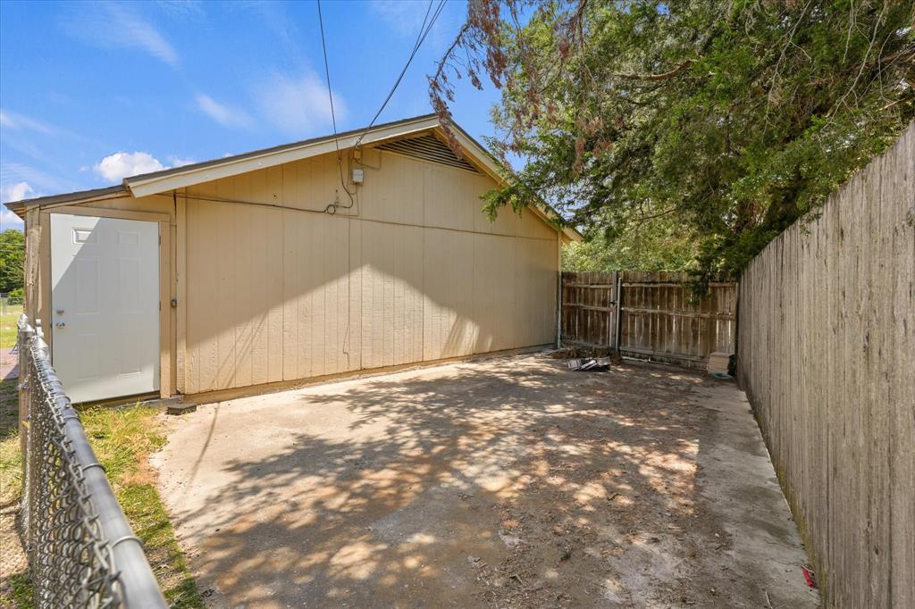 652 Meadow Park Drive Property Photo 26
