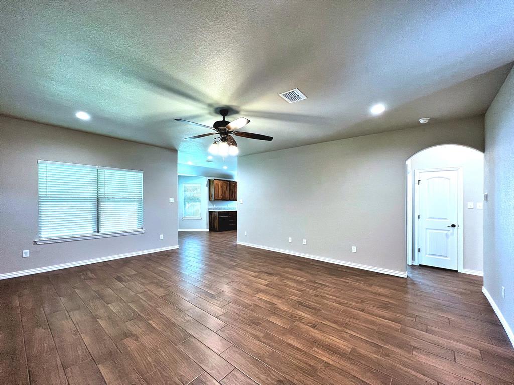 219 Clover Circle Property Photo 3
