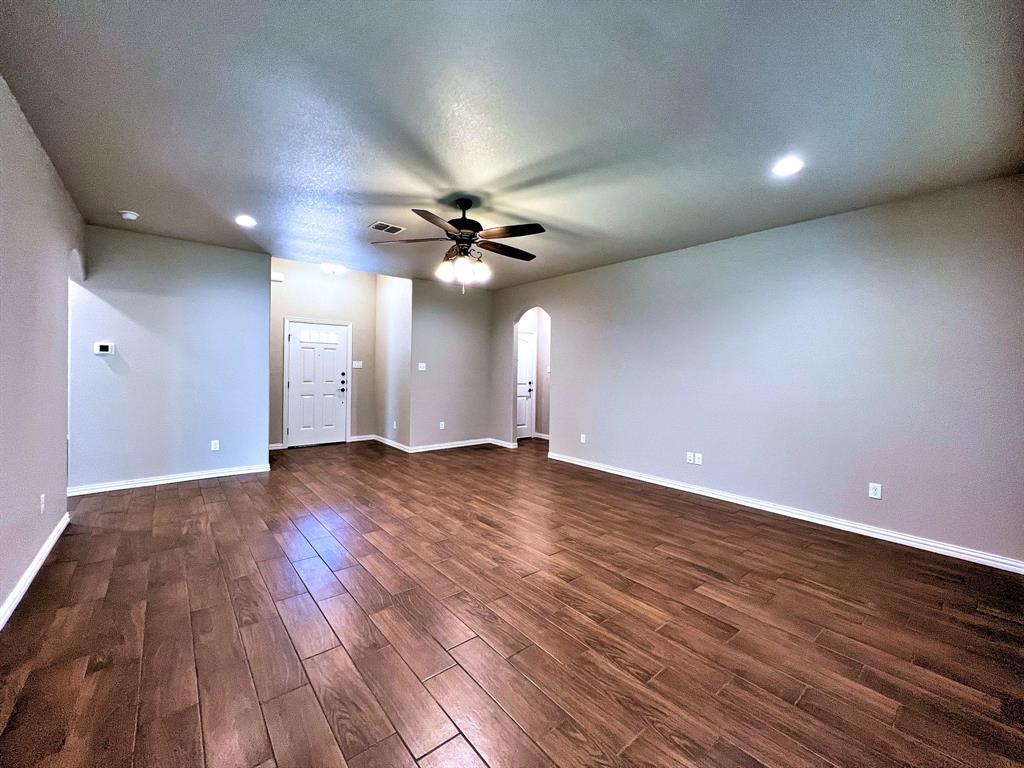219 Clover Circle Property Photo 4