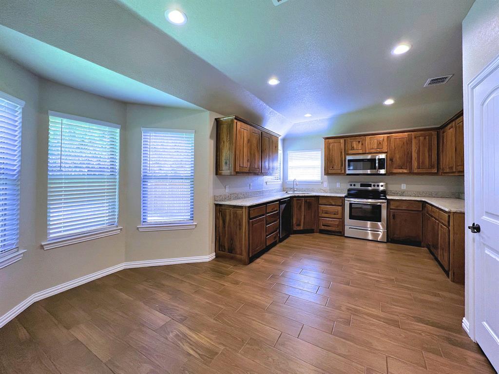 219 Clover Circle Property Photo 5